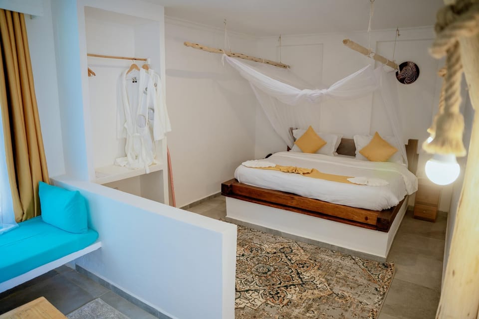Premium bedding, pillowtop beds, in-room safe, desk