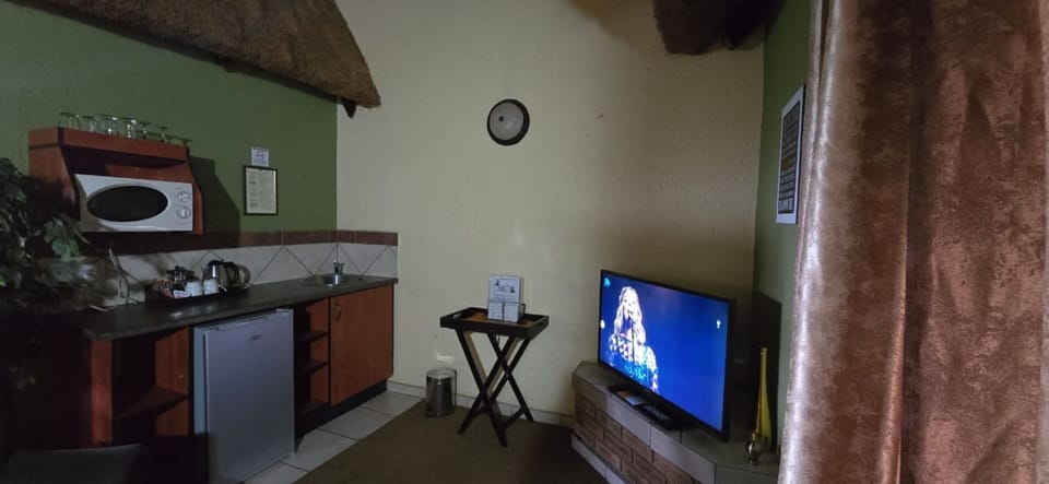 Superior Double Room | Private kitchenette | Fridge, microwave, coffee/tea maker, electric kettle