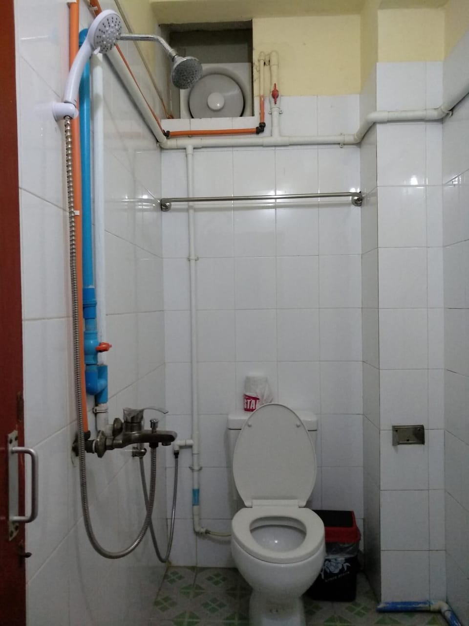 Shower, free toiletries, slippers, towels