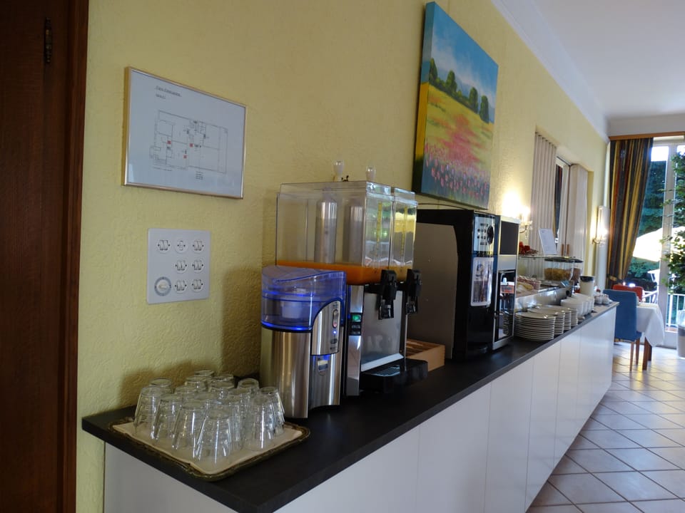 Daily buffet breakfast for a fee