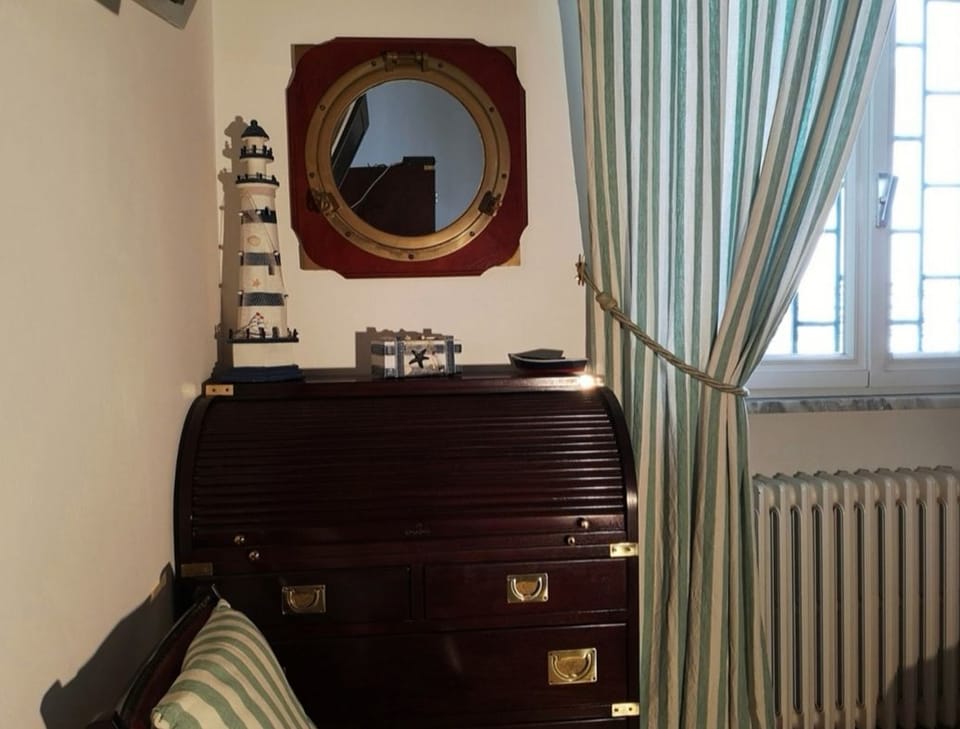 Classic Double or Twin Room, Private Bathroom | Desk, laptop workspace, WiFi (free), bed sheets