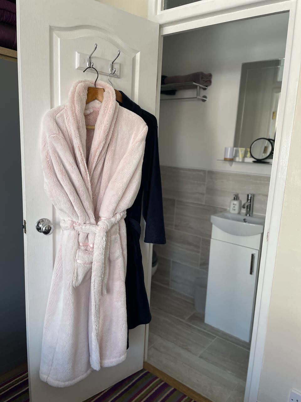 Room 2 - Superior Double Room | Bathroom shower