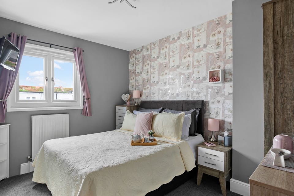 Room 9 - Double Room | Individually decorated, individually furnished, blackout drapes