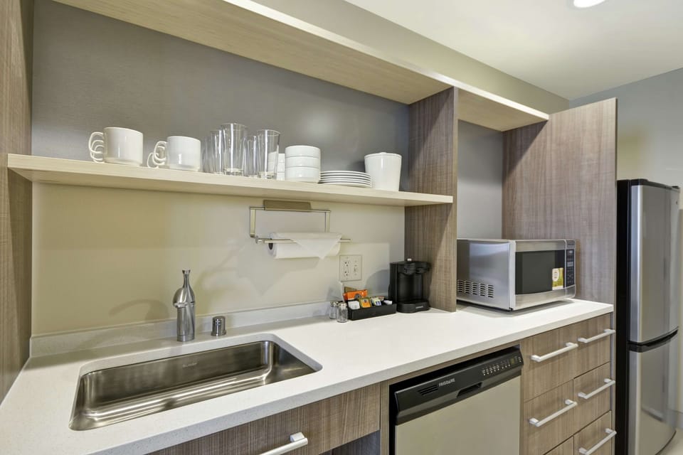 Fridge, microwave, dishwasher, coffee/tea maker