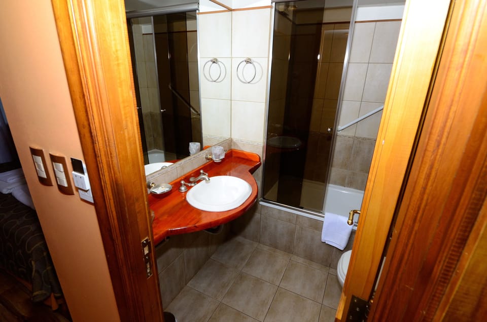 Bathroom sink