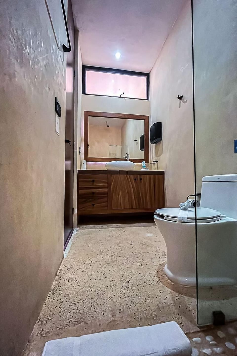 Shower, rainfall showerhead, free toiletries, hair dryer