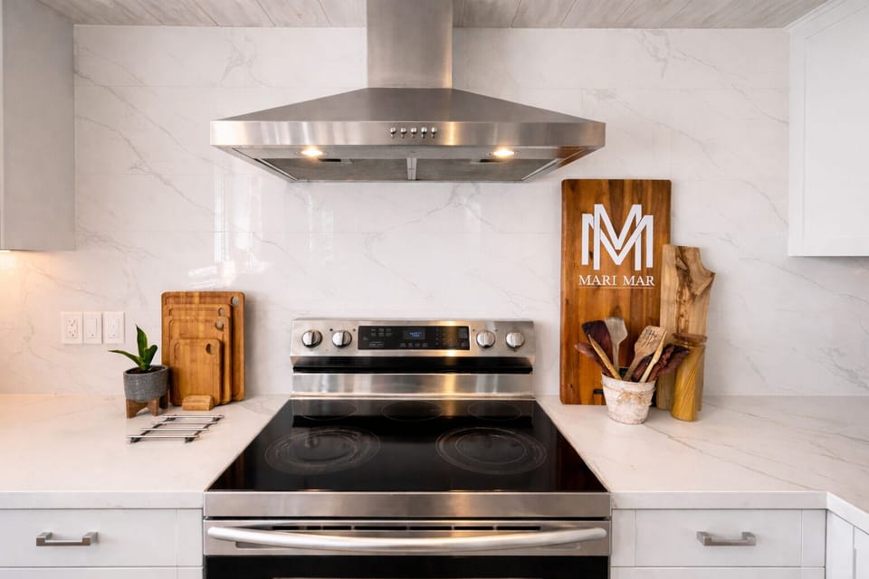 Modern, fully equipped kitchen for easy meals and gatherings.