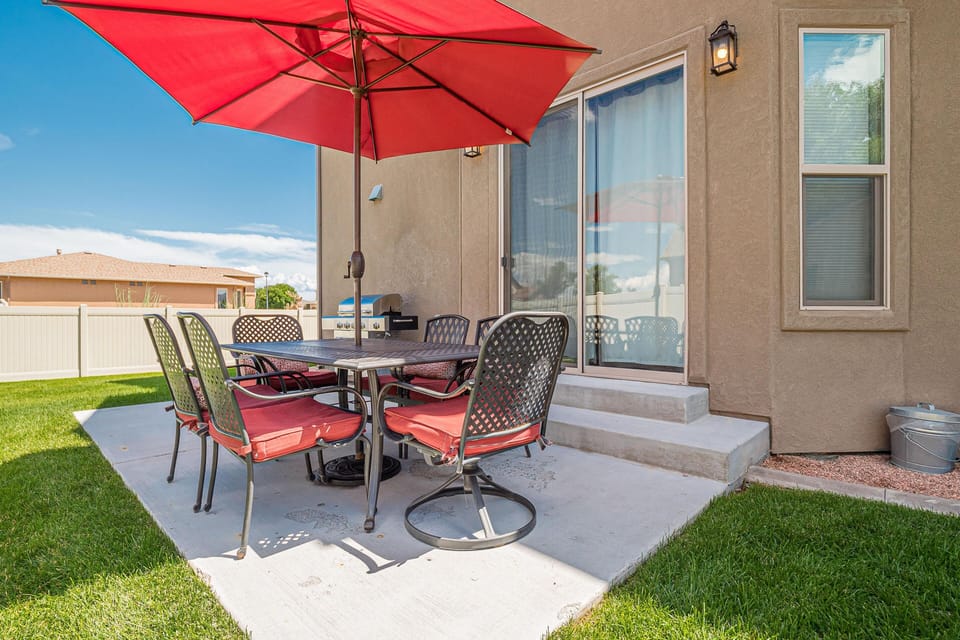 Set the table, pour the wine, and let the vacation vibes take over!