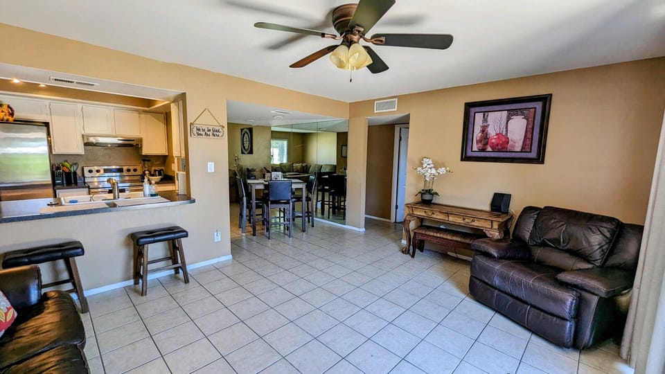 Breakfast bar and table for 4.