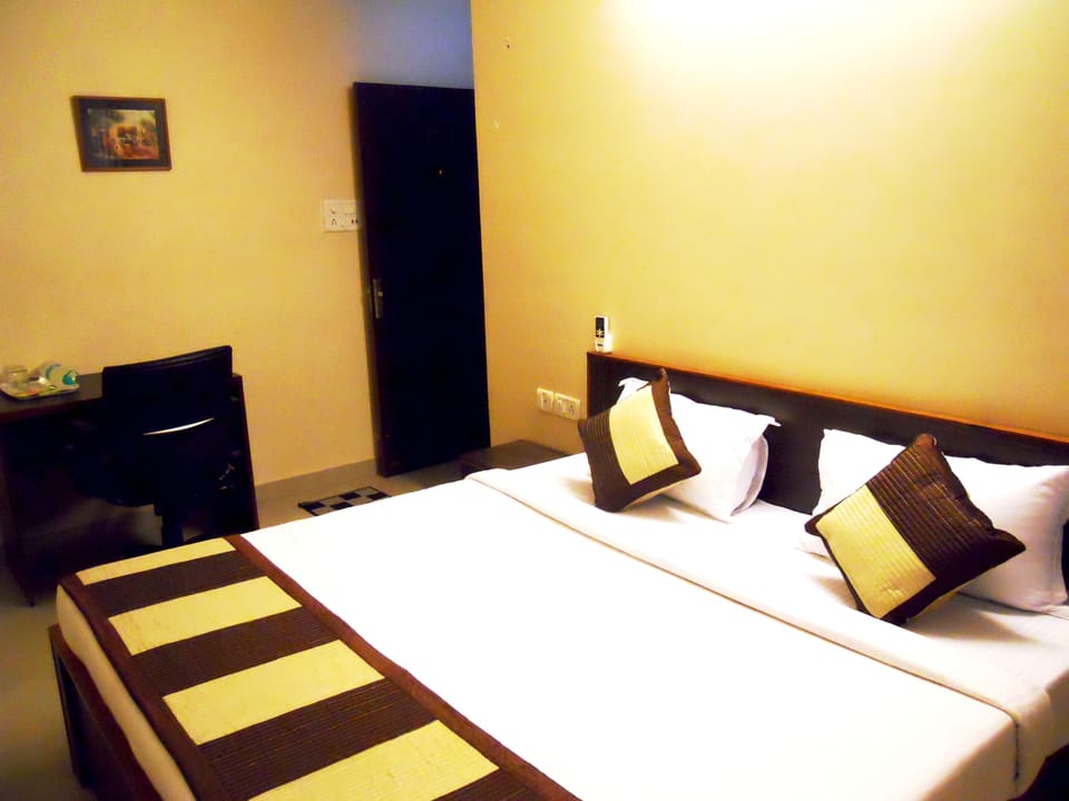 Deluxe Double Room, 1 Double Bed | In-room safe, rollaway beds, free WiFi
