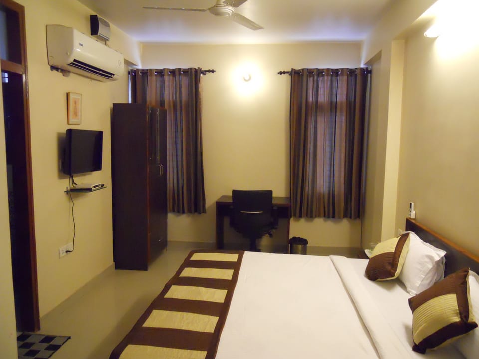 In-room safe, rollaway beds, free WiFi