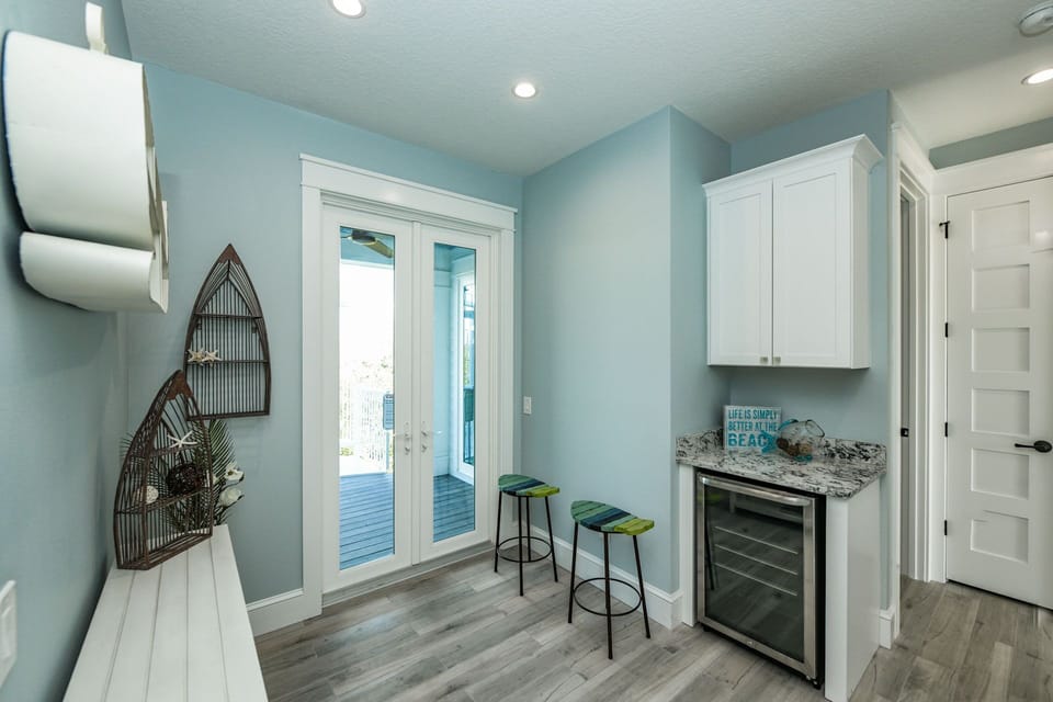 Sitting area/balcony access