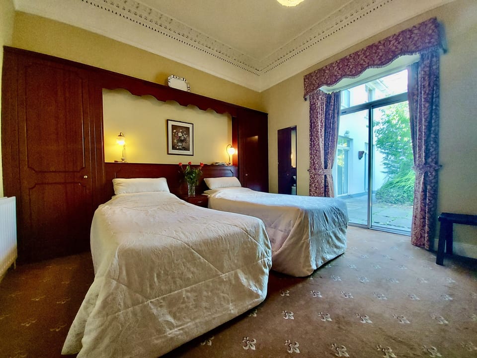 Twin Room | In-room safe, desk, soundproofing, iron/ironing board
