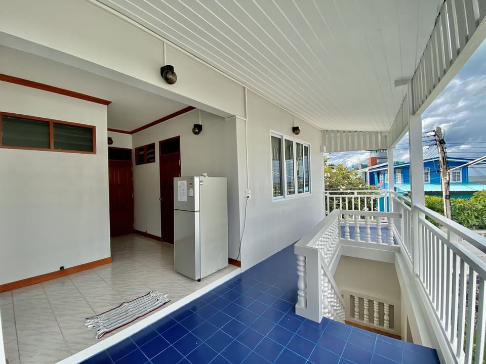 4-Bedroom House | Terrace/patio