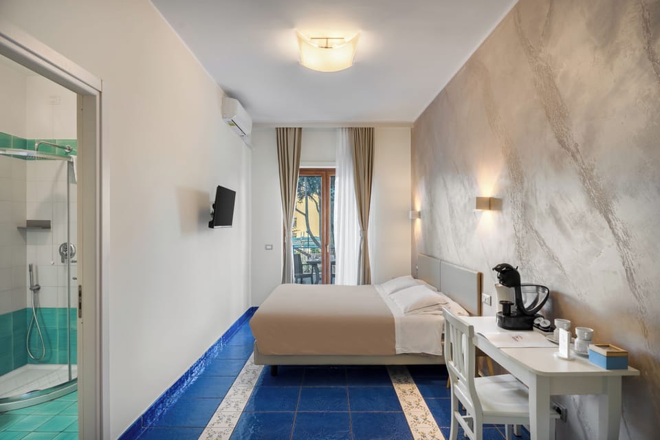 Deluxe Double Room, Balcony | Premium bedding, in-room safe, desk, laptop workspace