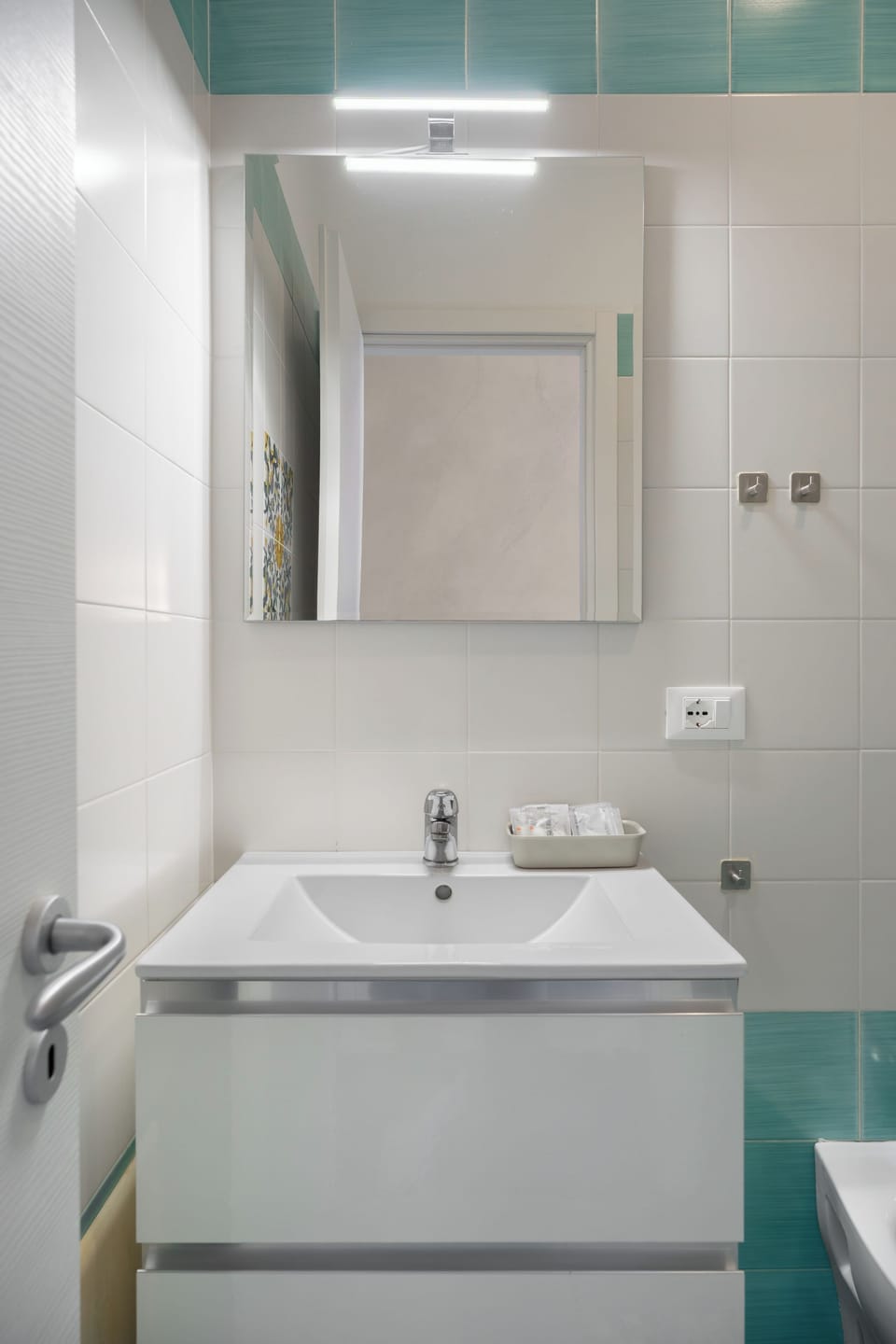 Deluxe Double Room, Balcony | Bathroom | Shower, rainfall showerhead, free toiletries, hair dryer