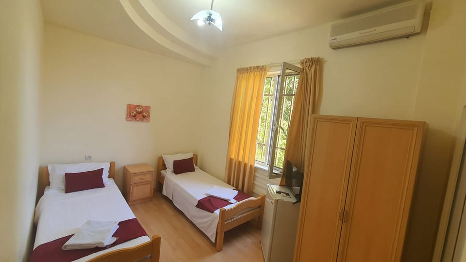 Desk, soundproofing, iron/ironing board, free WiFi