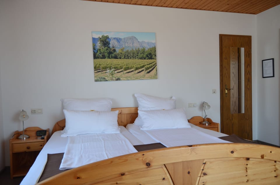 Double Room, Balcony | Minibar, laptop workspace, blackout drapes, cribs/infant beds