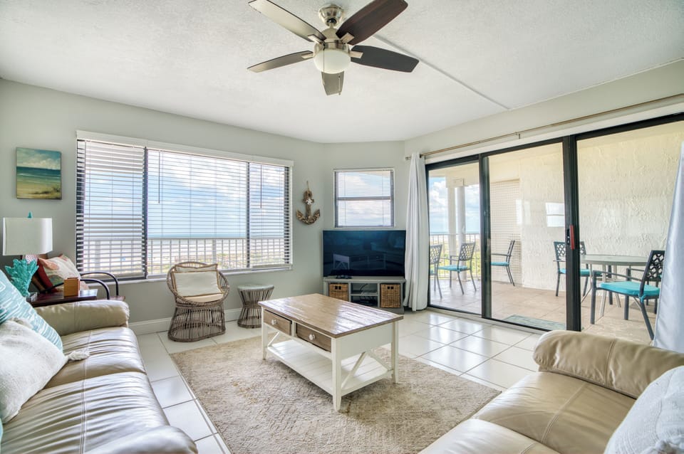Living Room - View to Porch