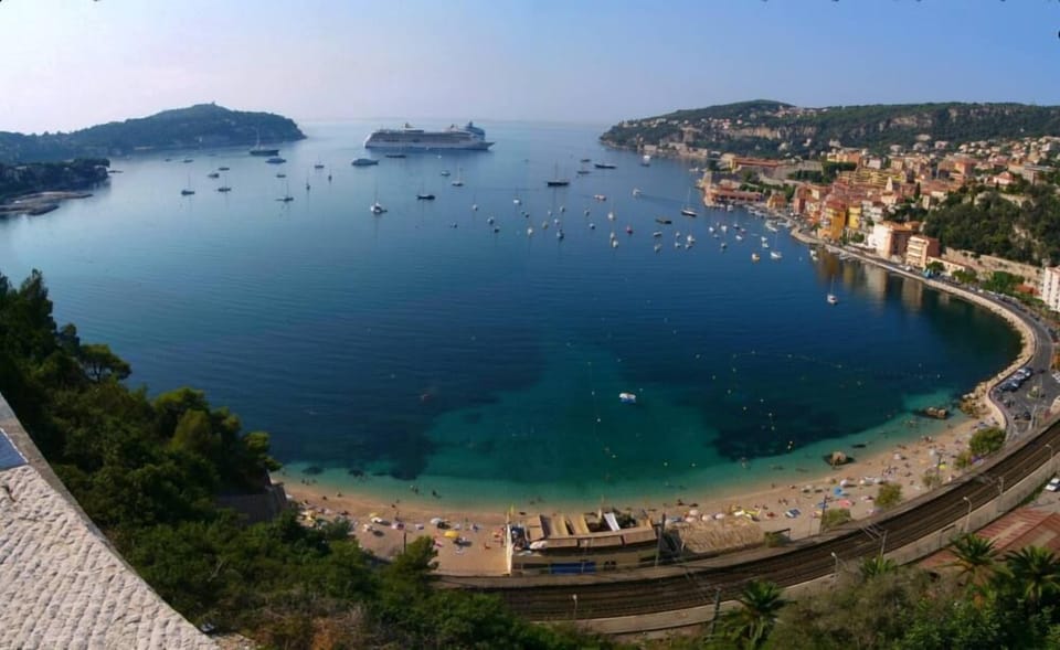 Bay of Villefranche sur mer, 15-minute walk
