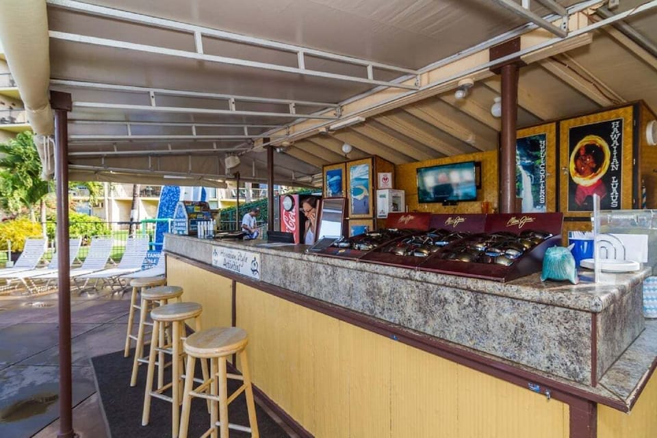 Maui Sunset B402 pool area2