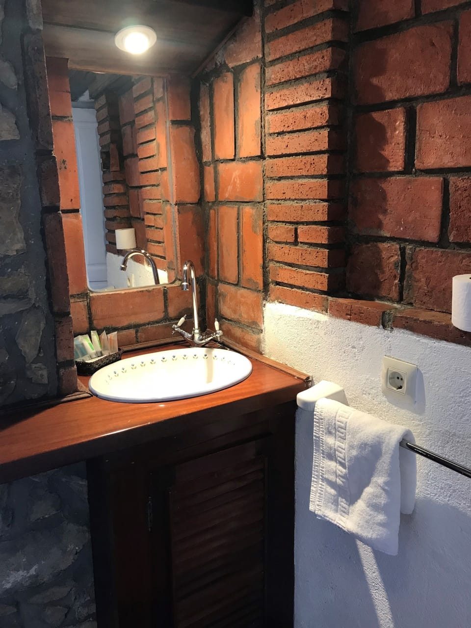 Double Room, Garden View | Bathroom sink