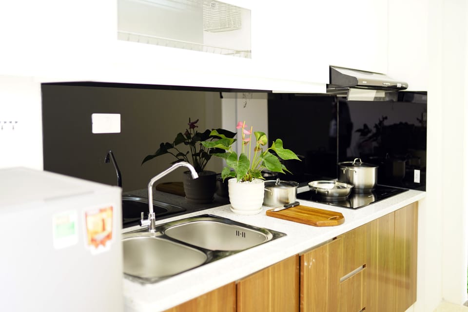 Apartment, 2 Bedrooms | Private kitchen | Fridge, microwave, stovetop, electric kettle