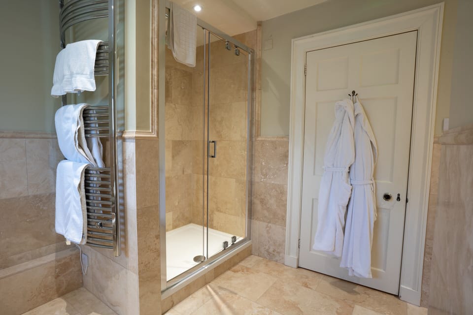 Superior Double or Twin Room | Bathroom | Hair dryer, bathrobes, towels