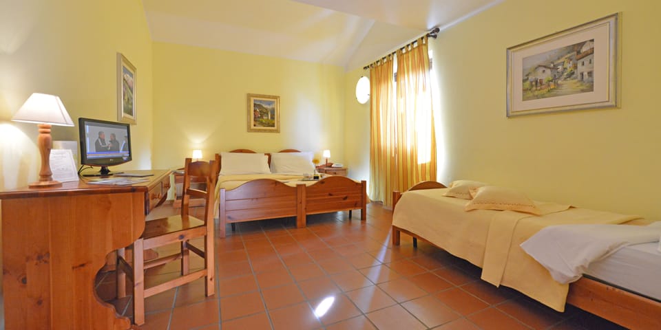 Triple Room | Desk, cribs/infant beds, free WiFi, bed sheets