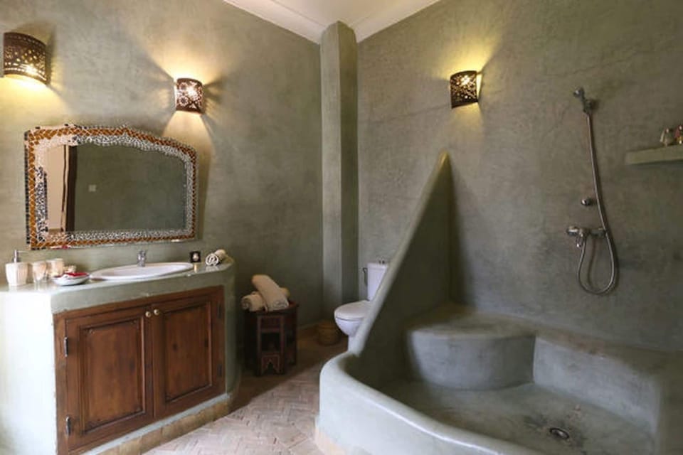 Free toiletries, hair dryer