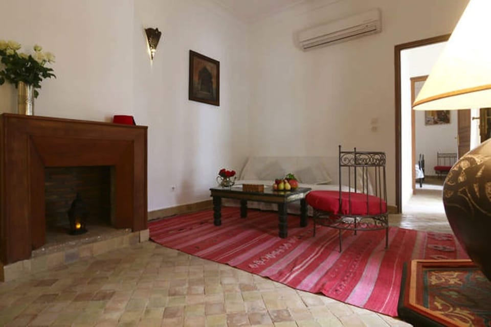 Living area | Flat-screen TV, printers