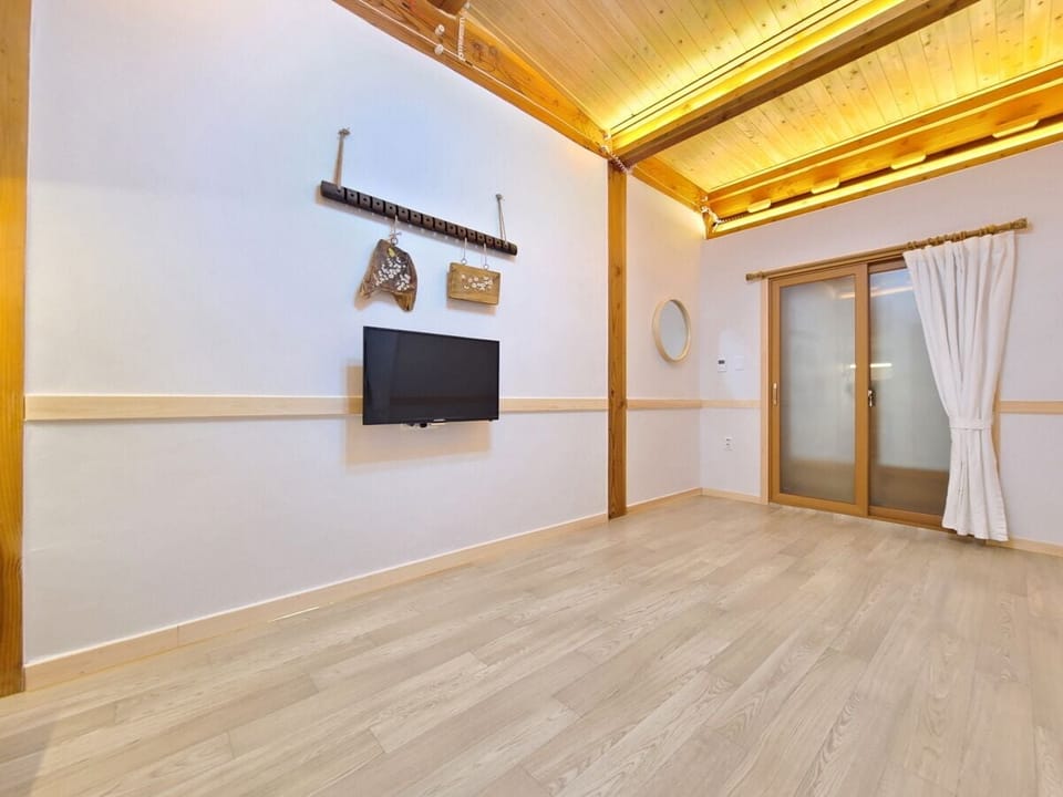 Basic Double Room | Free WiFi