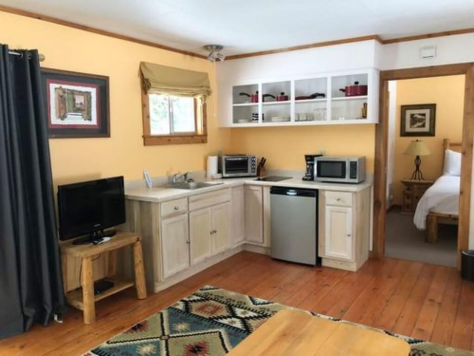 Standard Suite, Private Bathroom (Suite 2 - No Pets Allowed) | Miscellaneous