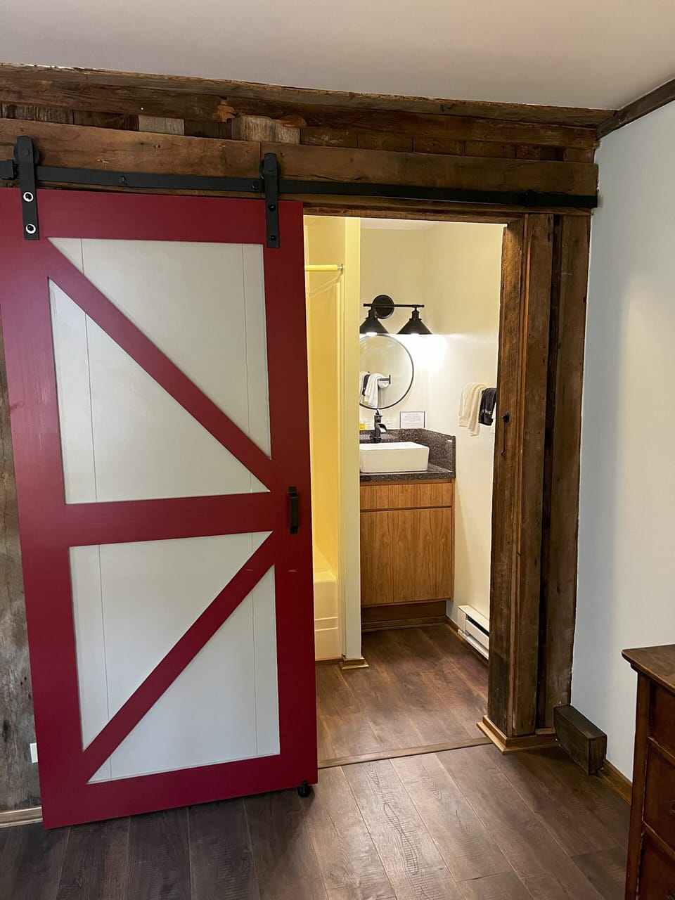 Room, Private Bathroom (Rockbridge) | Bathroom | Combined shower/tub, free toiletries, hair dryer, towels