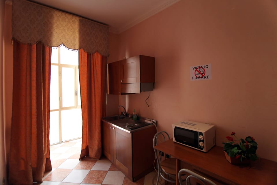 Single Room | Desk, free WiFi, bed sheets