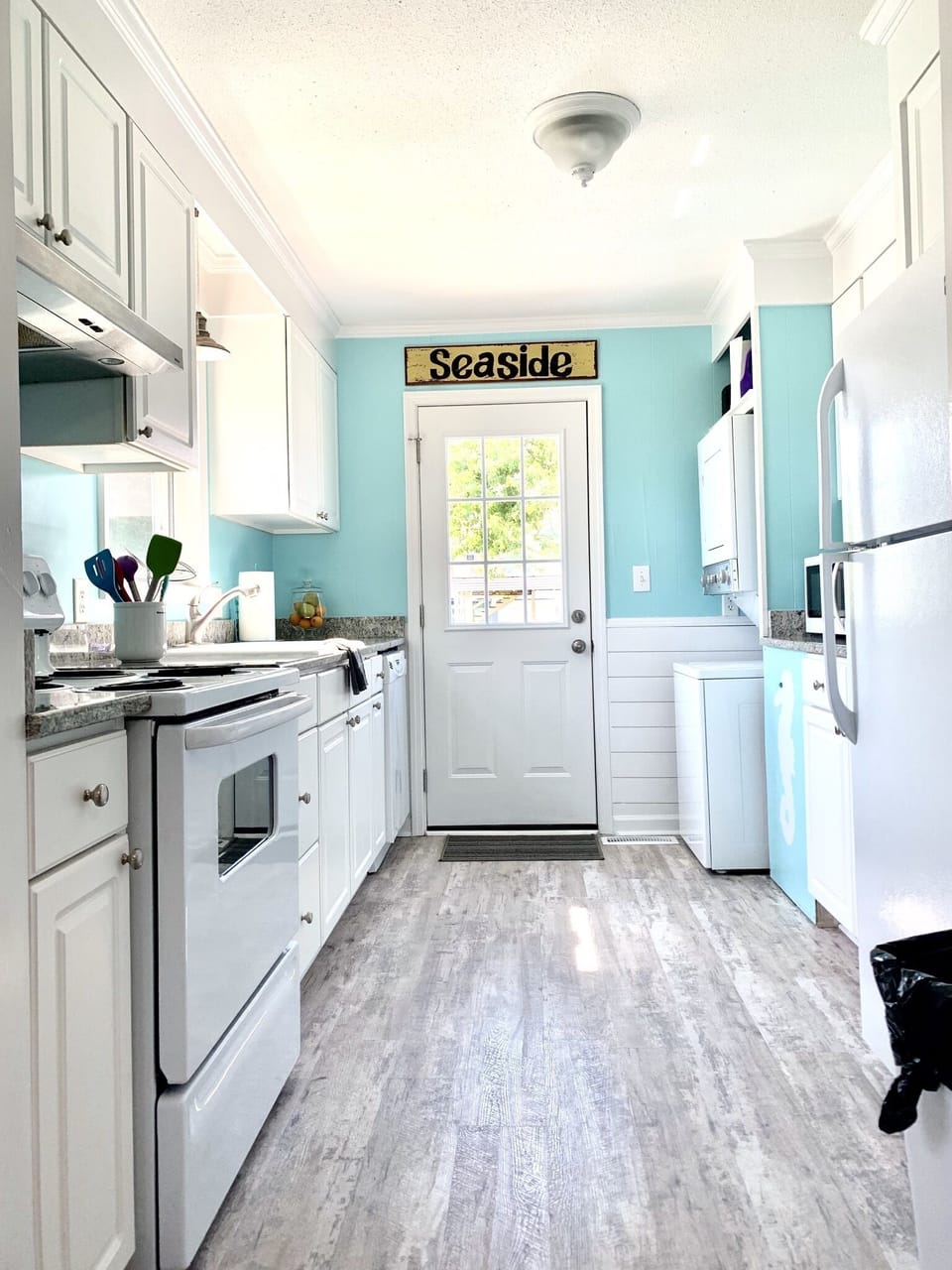 Updated kitchen with all you will need to enjoy a great meal. 