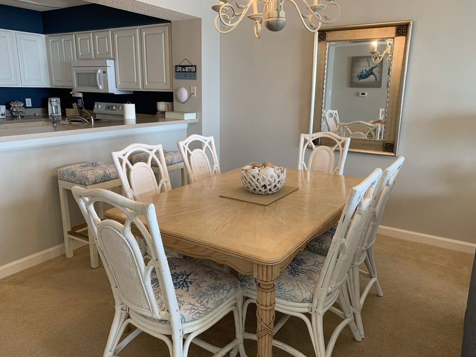 Kitchen table with seating for 6, bar with seating for 2!