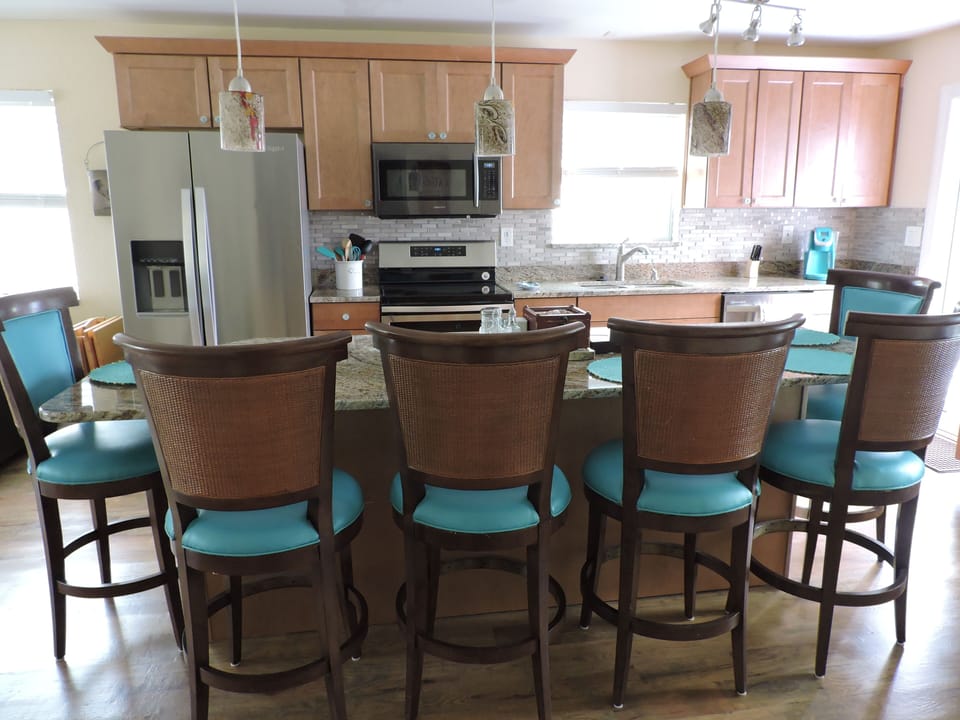 New Appliances! Refrigerator, Microwave, Flat Top Stove/Oven, Dishwasher