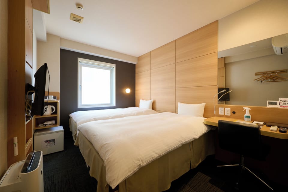 Twin Room, Non Smoking | Desk, free WiFi, bed sheets