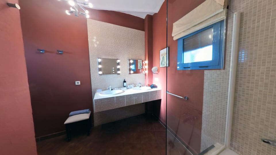 Double Room | Bathroom | Combined shower/tub, deep soaking tub, free toiletries, hair dryer
