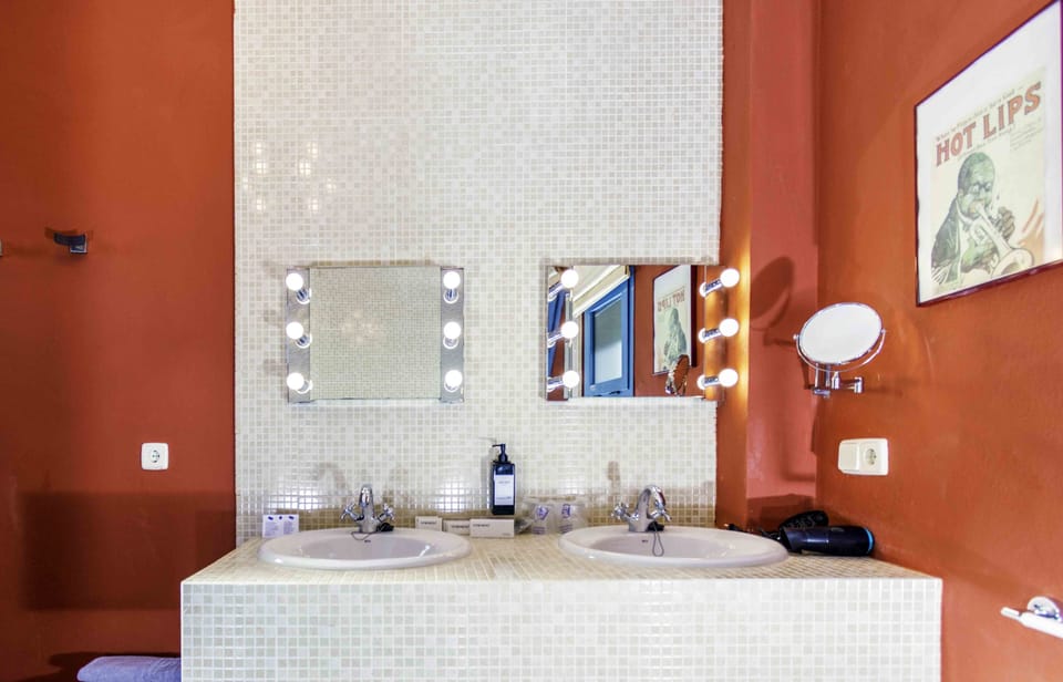 Double Room | Bathroom | Combined shower/tub, deep soaking tub, free toiletries, hair dryer