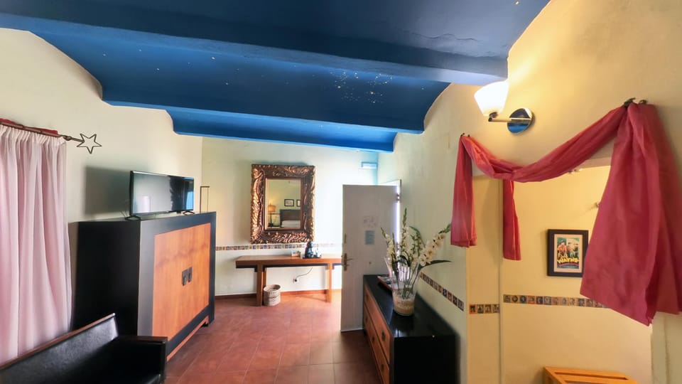 Double Room | In-room safe, desk, blackout drapes, WiFi (free)