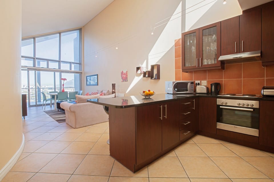 Apartment (1 Bedroom) | Private kitchen | Full-size fridge, microwave, oven, stovetop