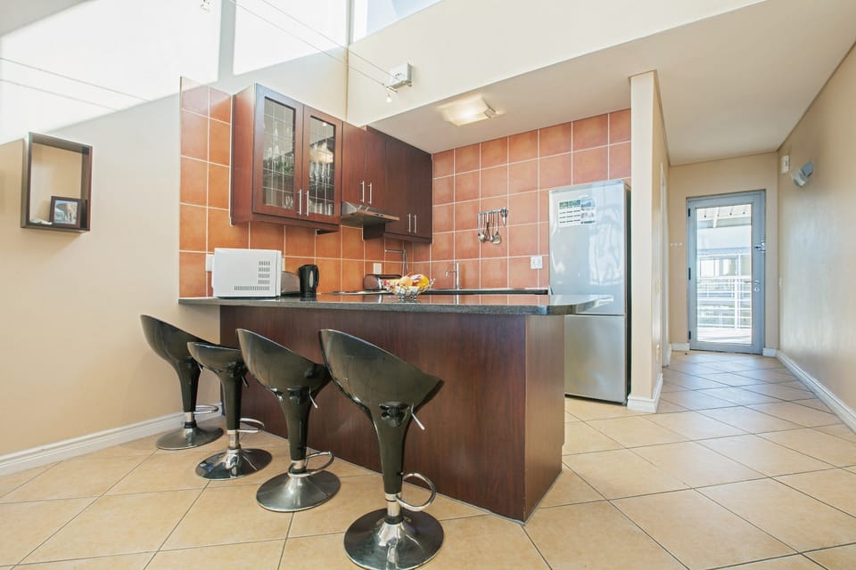 Apartment (1 Bedroom) | Private kitchen | Full-size fridge, microwave, oven, stovetop
