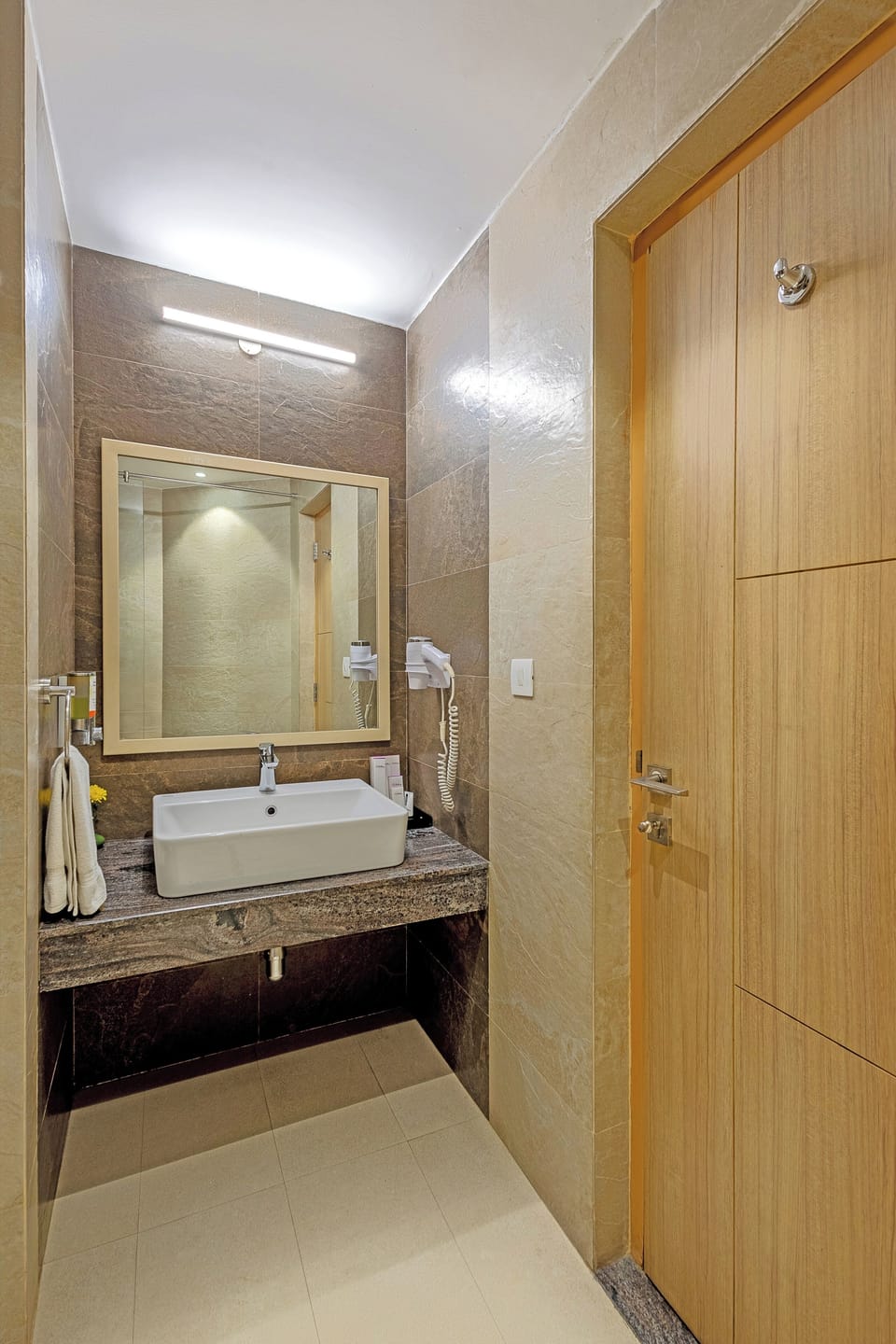 Mountain View Family Room With Sitout | Bathroom | Shower, free toiletries, hair dryer, towels