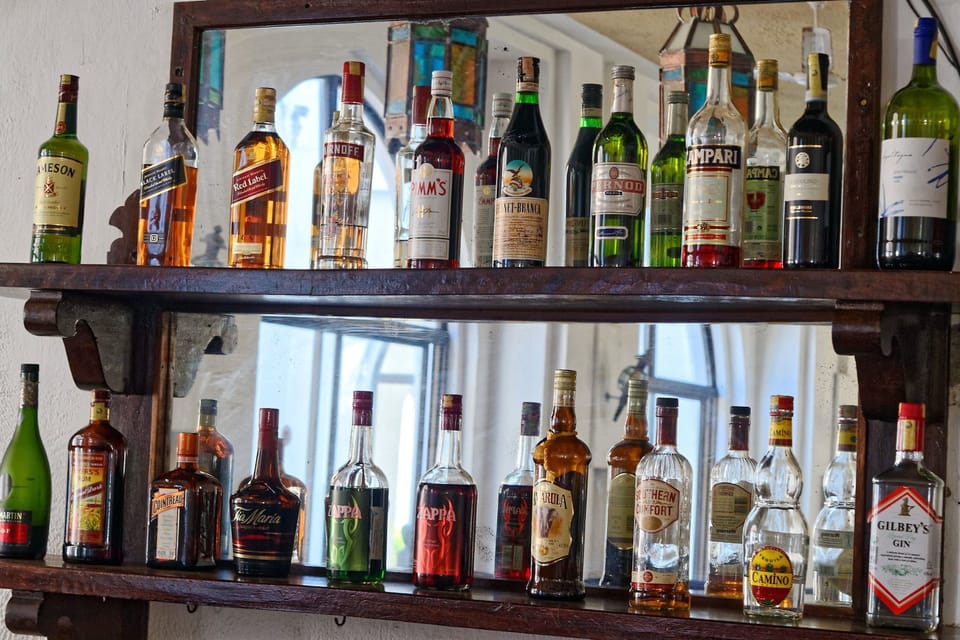 3 bars/lounges
