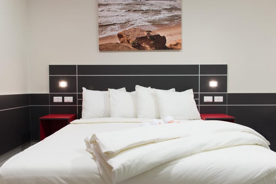 Minibar, in-room safe, desk, free cribs/infant beds