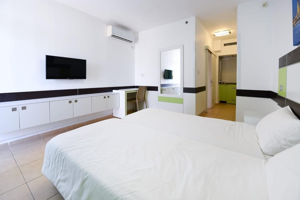 Standard Room | Minibar, desk, free cribs/infant beds, free WiFi