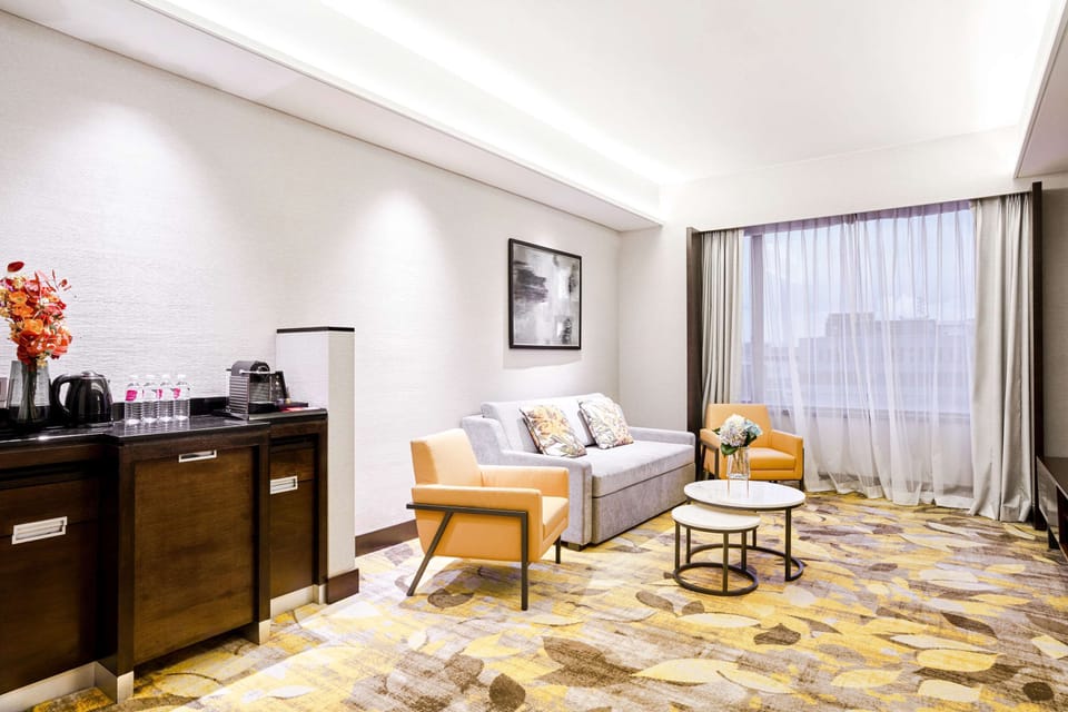 Premium bedding, in-room safe, desk, laptop workspace