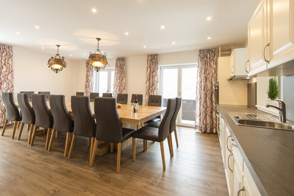 Chalet | Living area | Flat-screen TV